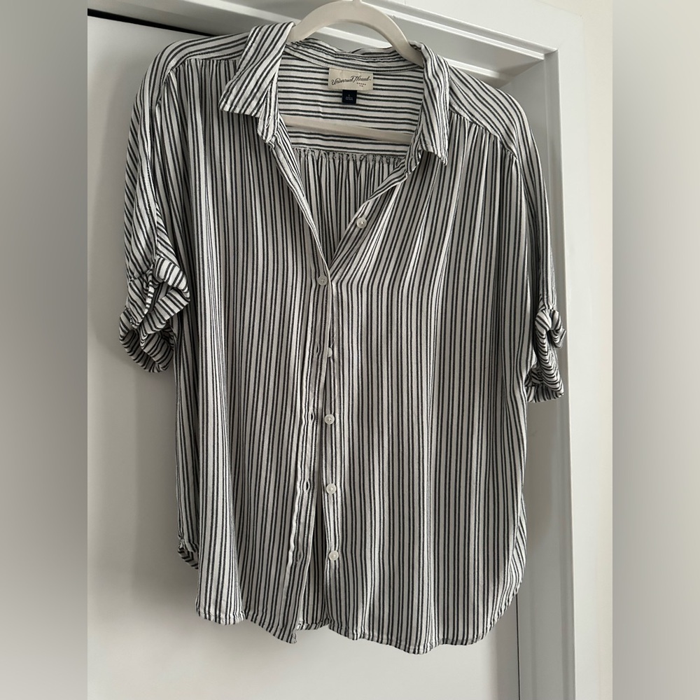 Universal Thread Black and White Casual Button Down Shirt
